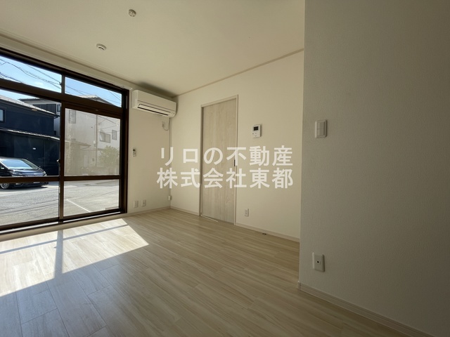 居室・リビング　ダイニングテーブルを置いたり自由にレイアウトできます☆