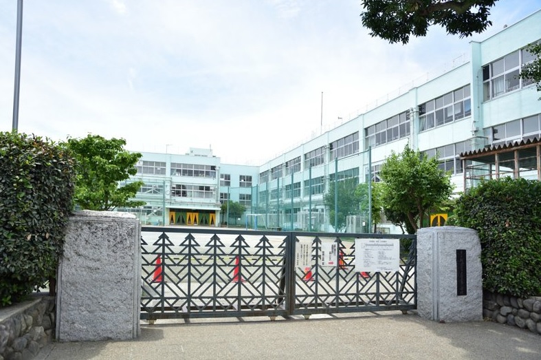 小学校　国立市立 第一小学校（小学校）まで176m