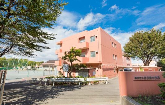 中学校　横浜市立荏田南中学校（中学校）まで1663m