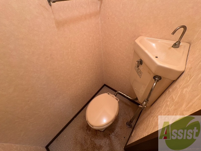 トイレ　こちらはトイレです。清潔感があり、安心して使用できます。