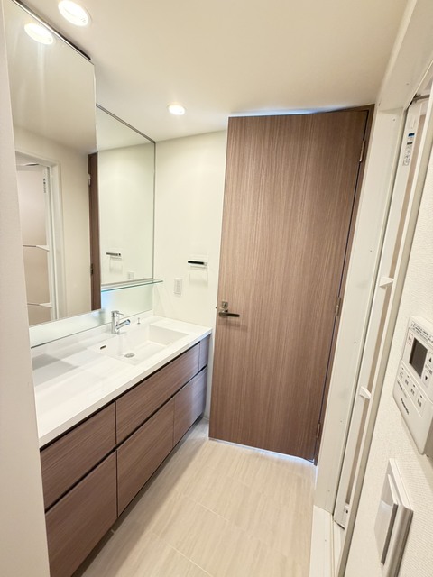 洗面設備　別部屋参考写真です