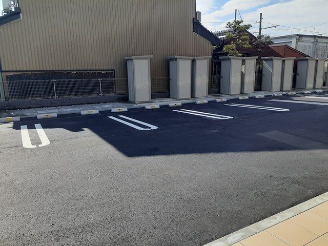駐車場　駐車場に車を止められます