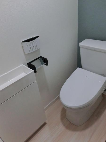 東京メトロ日比谷線 広尾駅 徒歩8分 3階建 築10年のトイレ写真