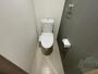 トイレ　こちらはトイレです。清潔感があり、安心して使用できます。