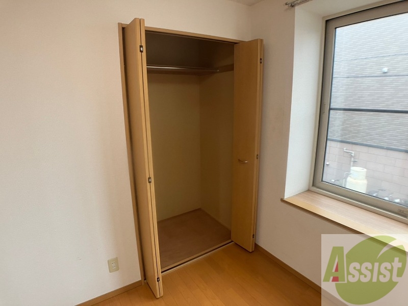 収納　寝室の収納です。部屋がすっきり片付きます。