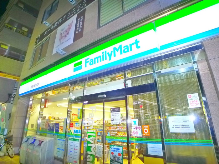 コンビニ　ファミリーマート（コンビニ）まで568m