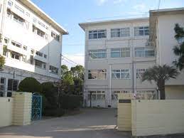中学校　交野市立第一中学校（中学校）まで983m