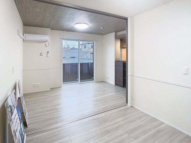 バルコニー　掲載写真は同型モデルを掲載しており実際のお部屋と仕様等が異な