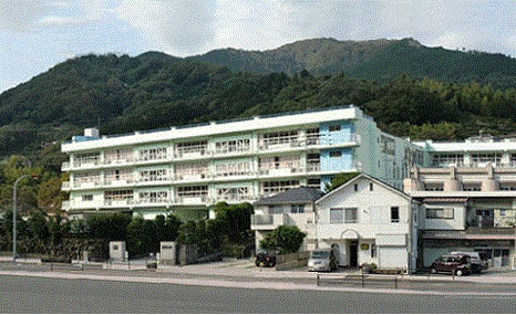 小学校　湯河原町立湯河原小学校（小学校）まで581m