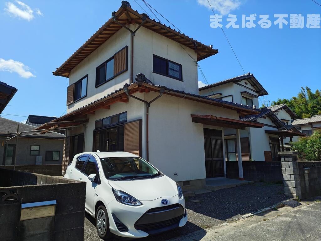 建物外観　2階建ての戸建てです