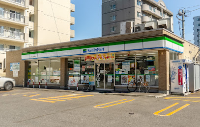 コンビニ　ファミリーマート札幌円山裏参道店（コンビニ）まで553m