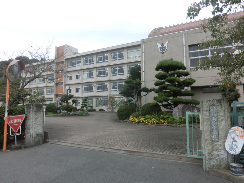 中学校　両荘中学校（中学校）まで1030m