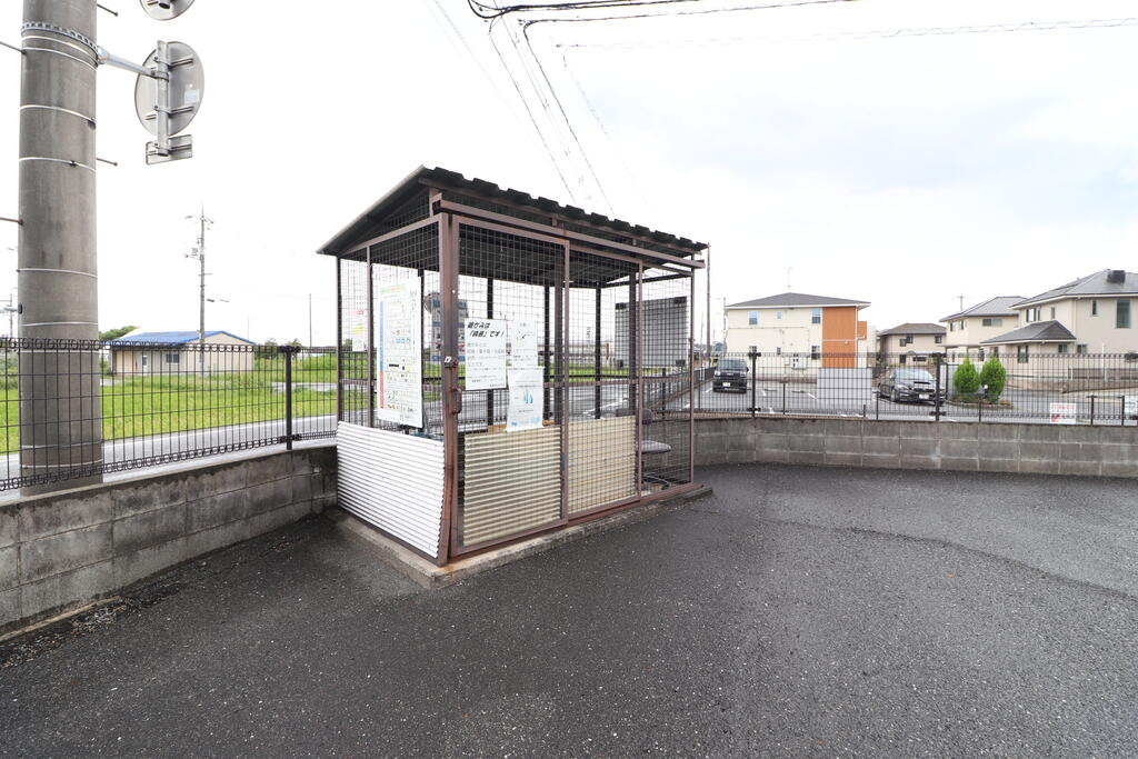 その他　敷地内にはゴミ置き場もあって便利♪