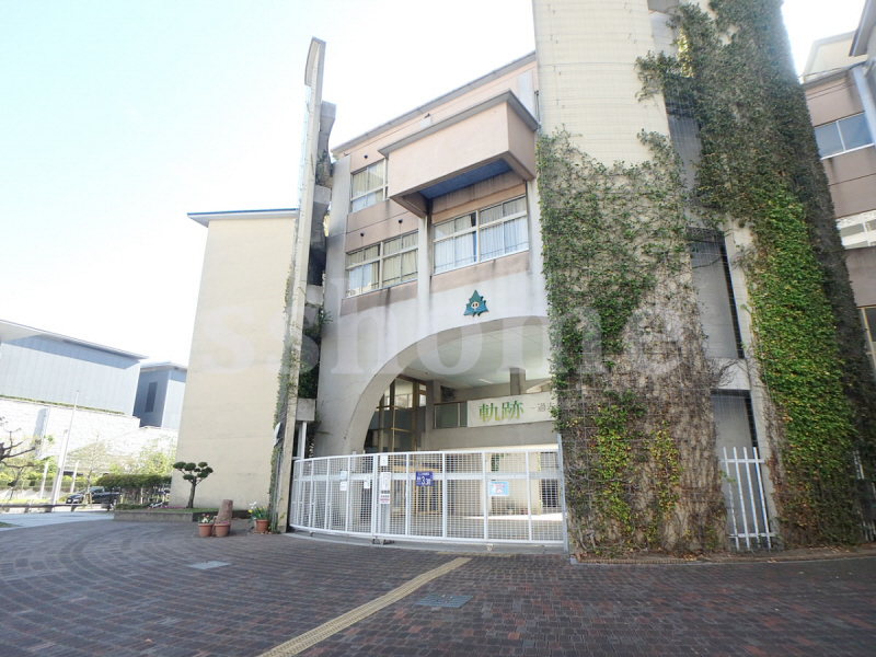 中学校　神戸市立渚中学校（中学校）まで630m
