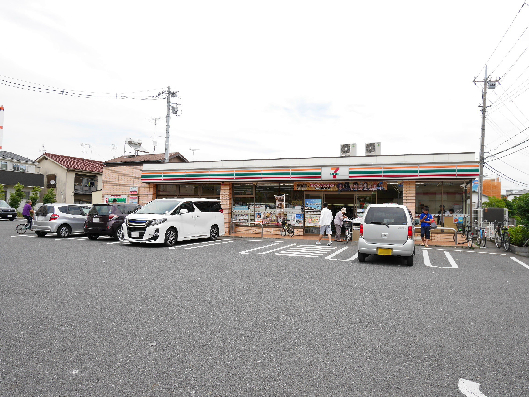コンビニ　セブンイレブン 足立東伊興3丁目店（コンビニ）まで399m