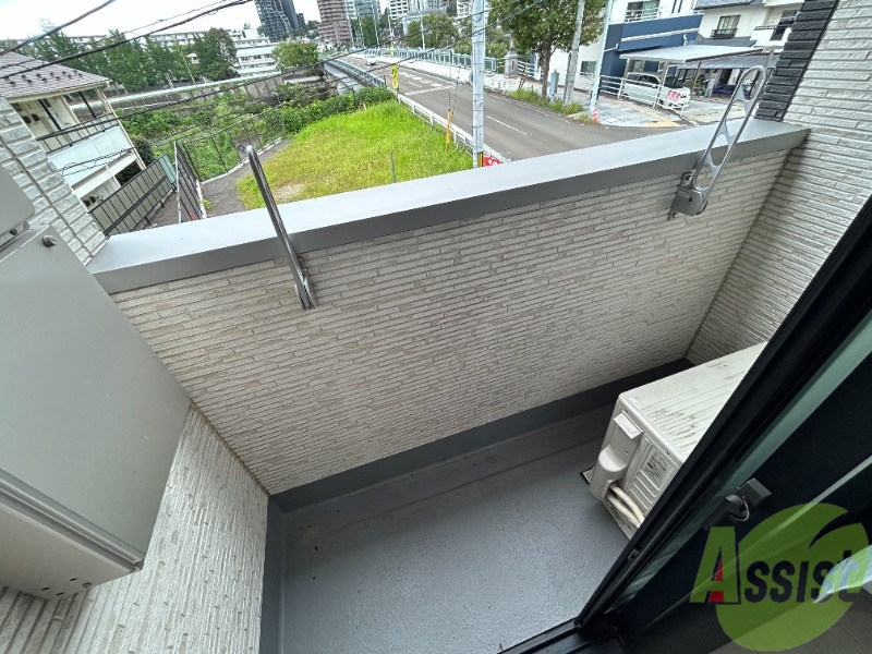 バルコニー　こちらはバルコニーです。洗濯物が沢山干せますね。