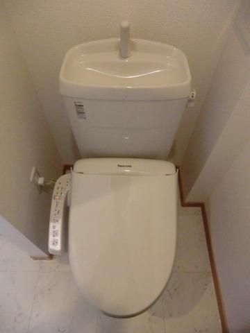 トイレ　ウォシュレット付きのトイレ