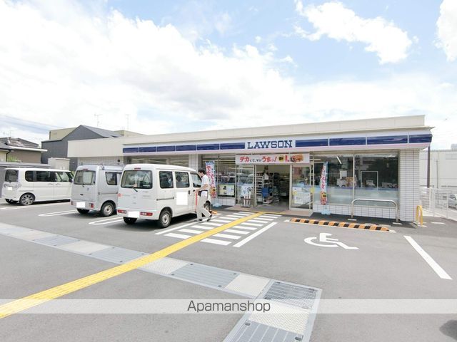 コンビニ　ローソン（コンビニ）まで674m