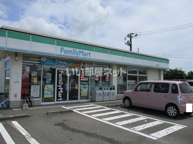 コンビニ　ファミリーマート　宮崎大島店（コンビニ）まで704m