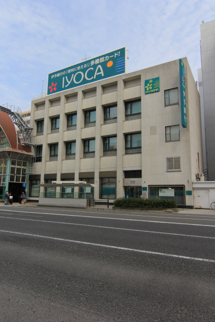 銀行　伊予銀行湊町支店（銀行）まで800m