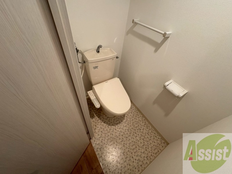 トイレ　こちらはトイレです。清潔感があり、安心して使用できます。