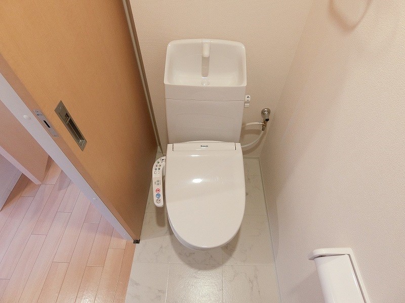 ＪＲ武蔵野線 府中本町駅 徒歩11分 2階建 築8年のトイレ写真