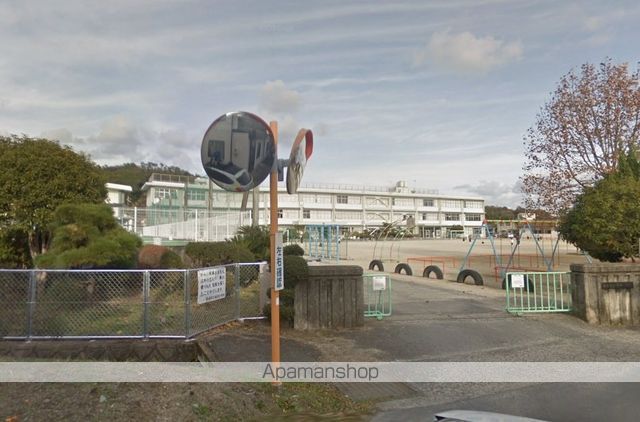 小学校　通津小学校（小学校）まで653m