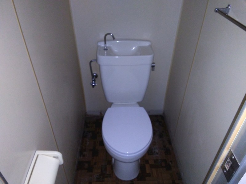 トイレ　※他号室の参考写真となります