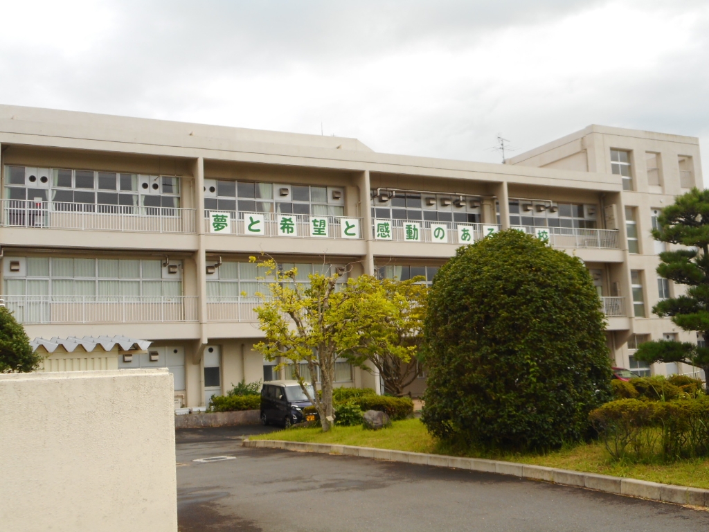中学校　成田市立吾妻中学校（中学校）まで233m