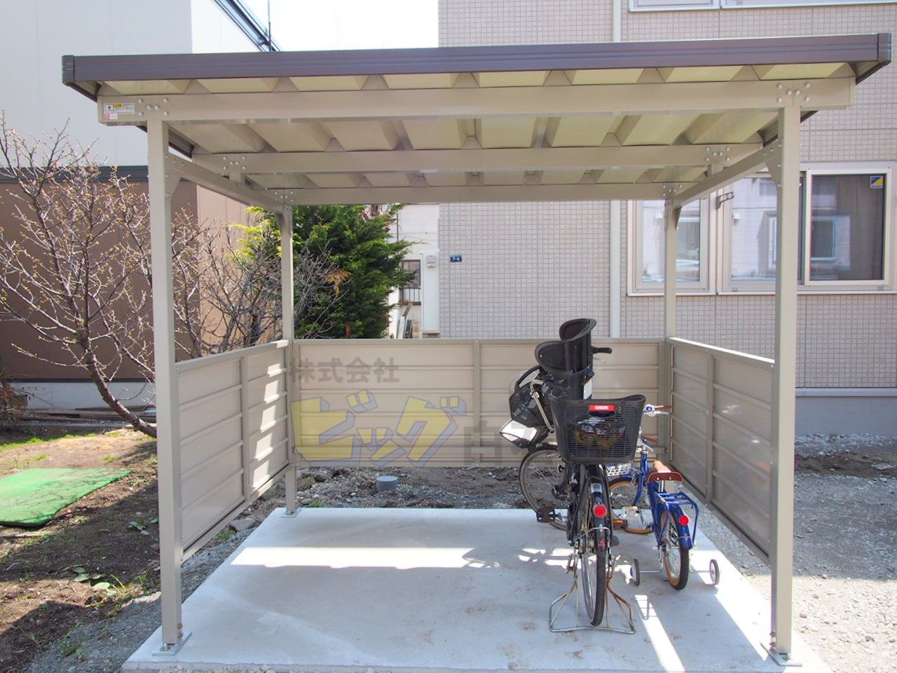 その他　屋根付き駐輪場完備しています♪