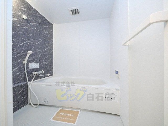 バス・シャワールーム　追焚機能付きの広々１坪タイプのお風呂です♪