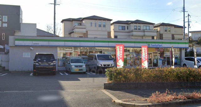 コンビニ　ファミリーマート　豊中緑丘（コンビニ）まで531m