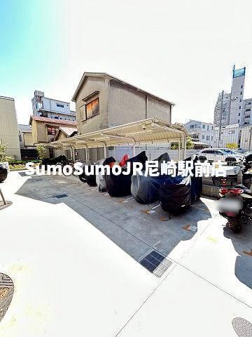 駐車場　駐車場があるので、車を買う予定の方も安心です