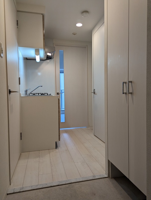 玄関　同物件別部屋写真