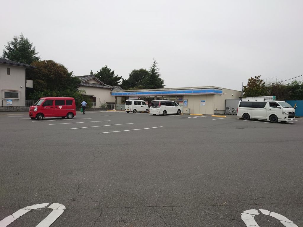 コンビニ　ローソン 上里三町店（コンビニ）まで390m