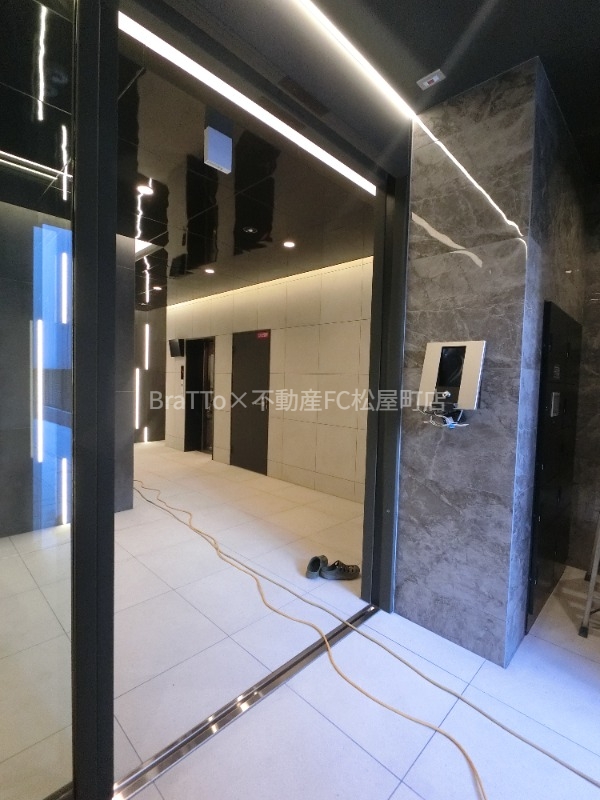 エントランス　マンション共用部分（オートロック付き）