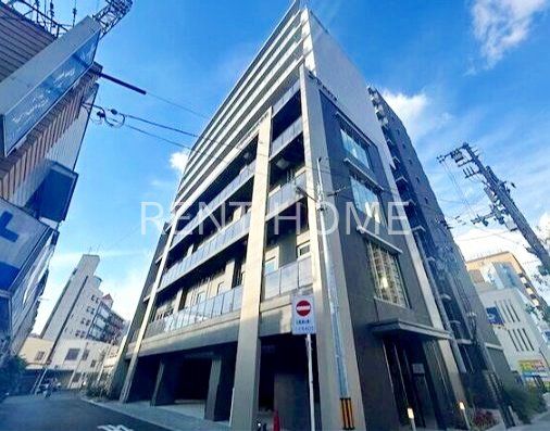 建物外観　鉄筋コンクリート造９階建てです