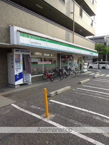 コンビニ　ファミリーマート（コンビニ）まで531m