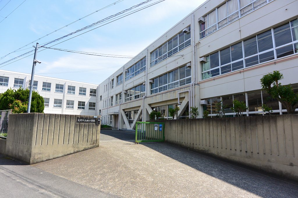 小学校　交野市立旭小学校（小学校）まで423m