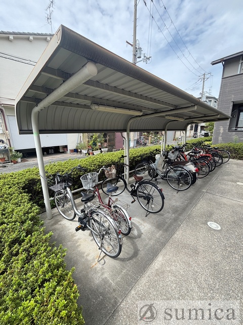 その他共有部分　屋根付き駐輪場が嬉しいです♪♪