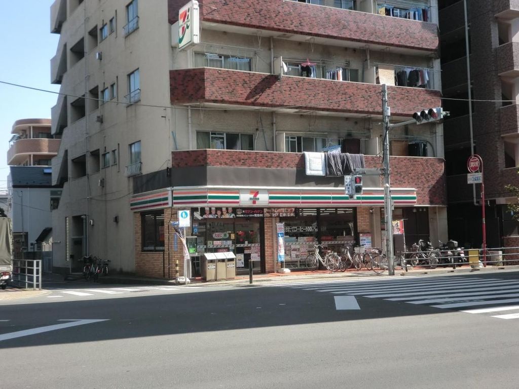 コンビニ　セブンイレブン東尾久店（コンビニ）まで70m