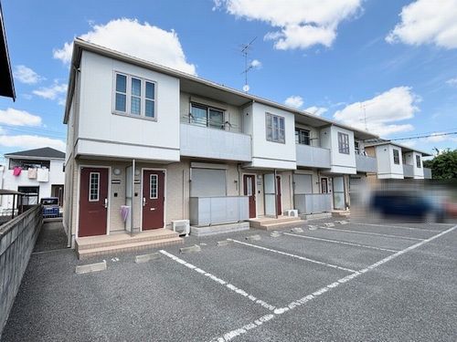 建物外観　駐車場２台付き(無料)♪