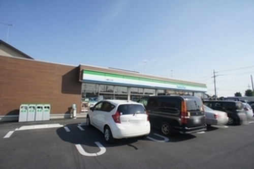 コンビニ　ファミリーマート結城ふじみ店（コンビニ）まで605m