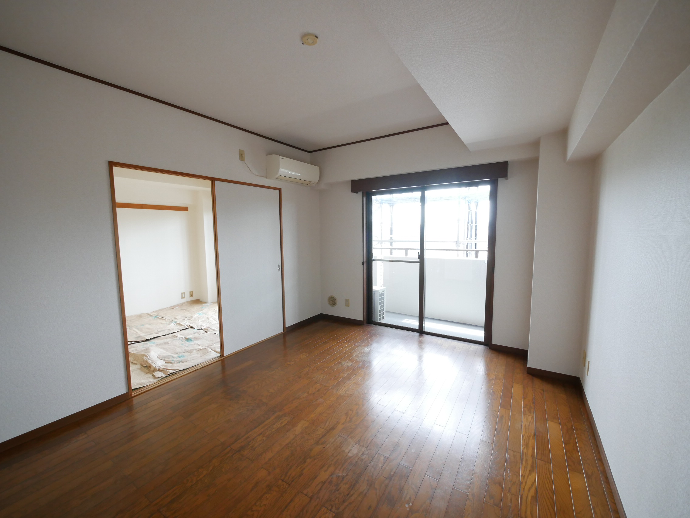 木崎台マンションの居間写真