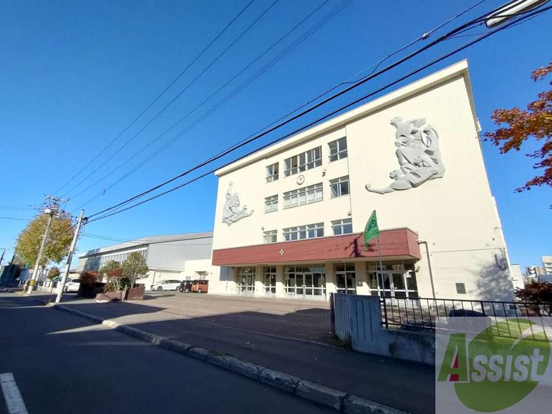 中学校　札幌市立栄町中学校（中学校）まで602m