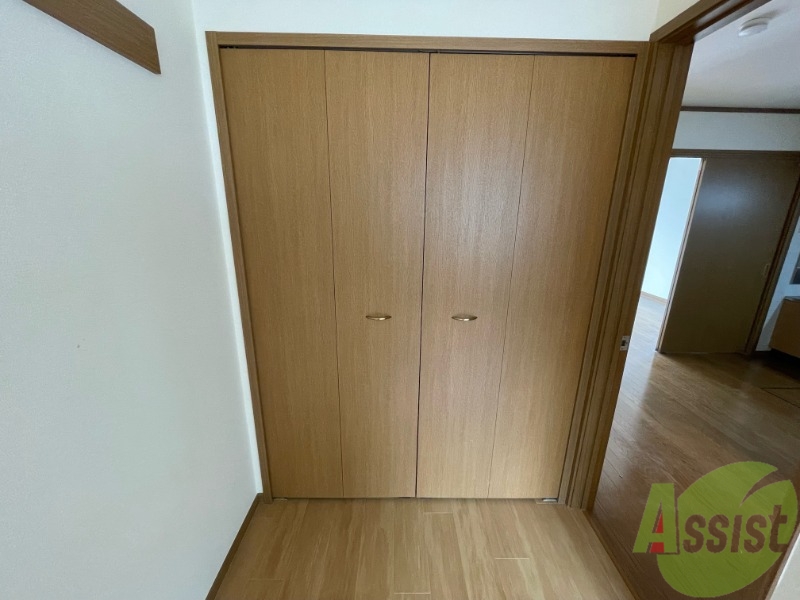 収納　こちらはクローゼットになります。２枚引き扉になります。
