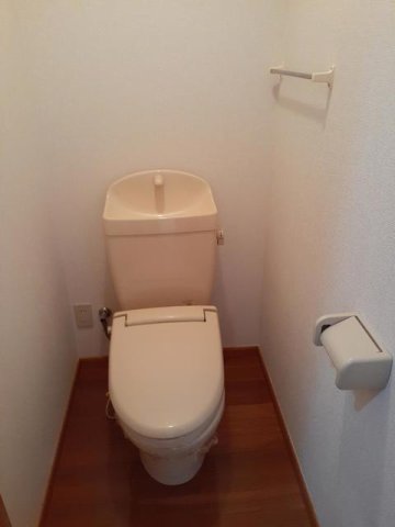 トイレ　清潔感のあるトイレです