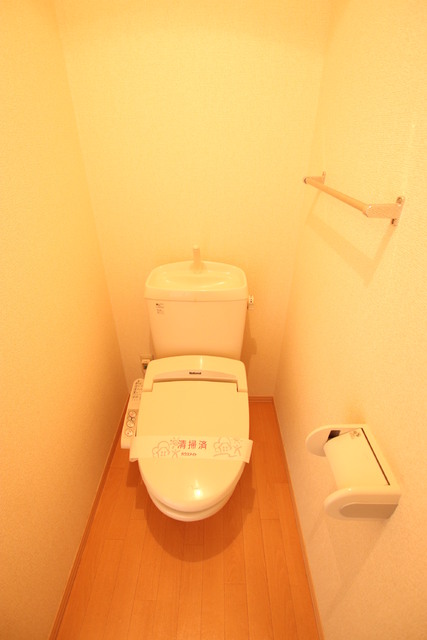 トイレ　洗浄機能付便座のトイレ