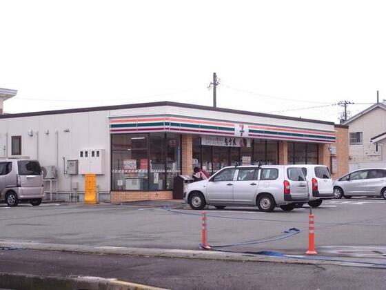 コンビニ　セブンイレブン富山笹倉店（コンビニ）まで754m