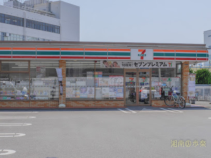 コンビニ　セブン-イレブン 茅ヶ崎本宿町店（コンビニ）まで450m